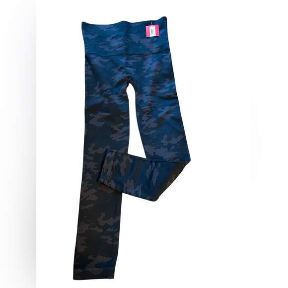 NWT Spanx Look At Me Now Black Camo Leggings Sz M - Picture 1 of 6